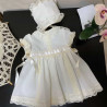 Vestido de organza con capota