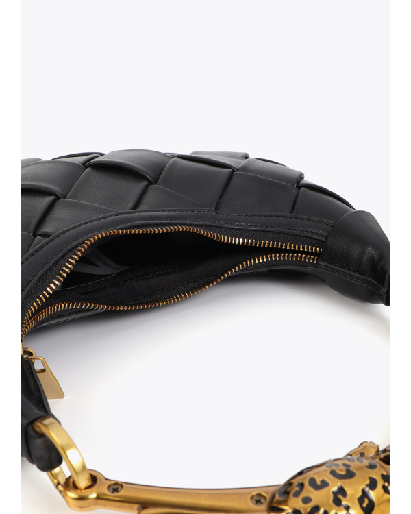 Bolso negro trenzado media luna asa leopardo