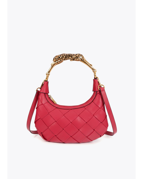 Bolso rojo trenzado media...