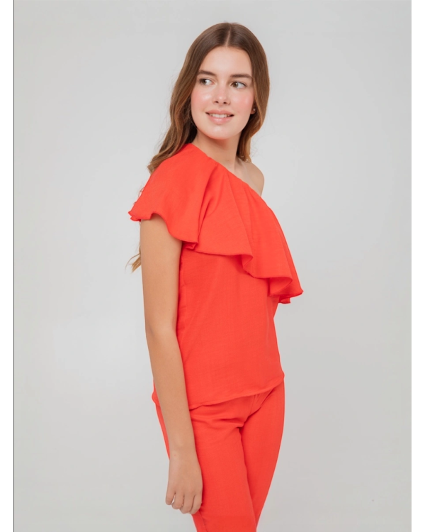 Conjunto rojo top asimetrico y pantalón flare