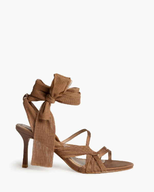 Sandalia de tacón cinta camel