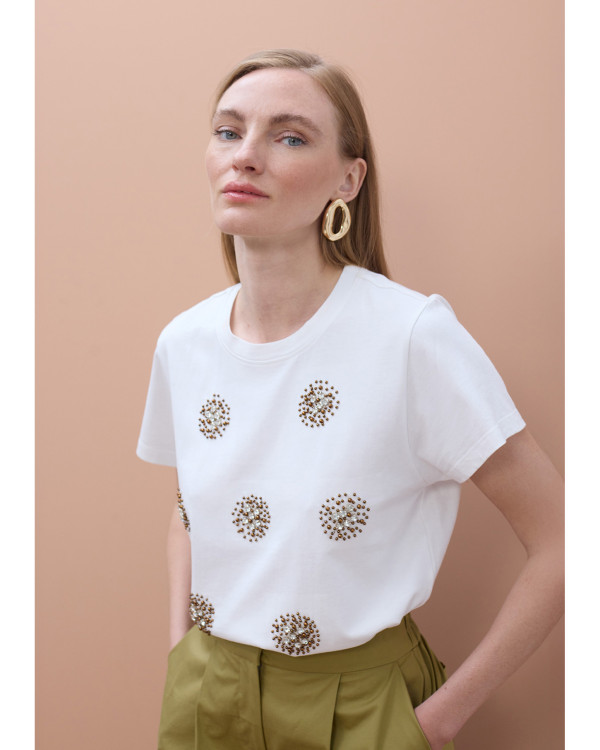 Camiseta flores con joyas...