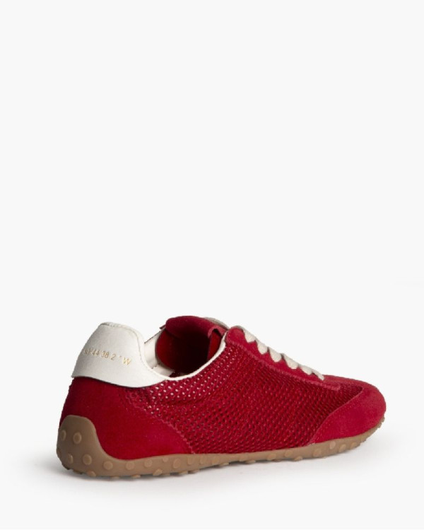 Deportiva troquelada roja
