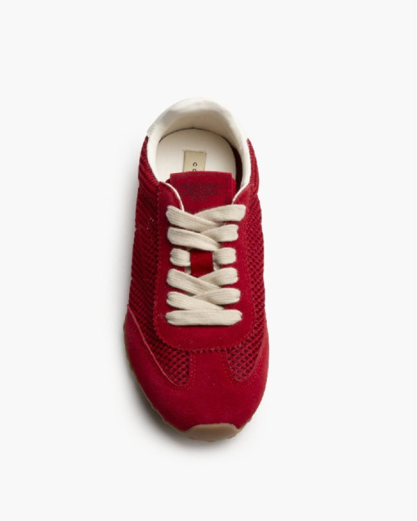 Deportiva troquelada roja