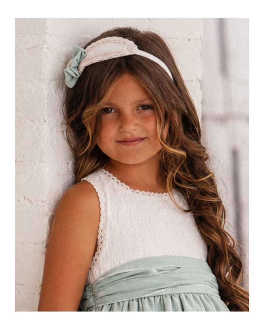 Diadema ceremonia cruda con flor verde