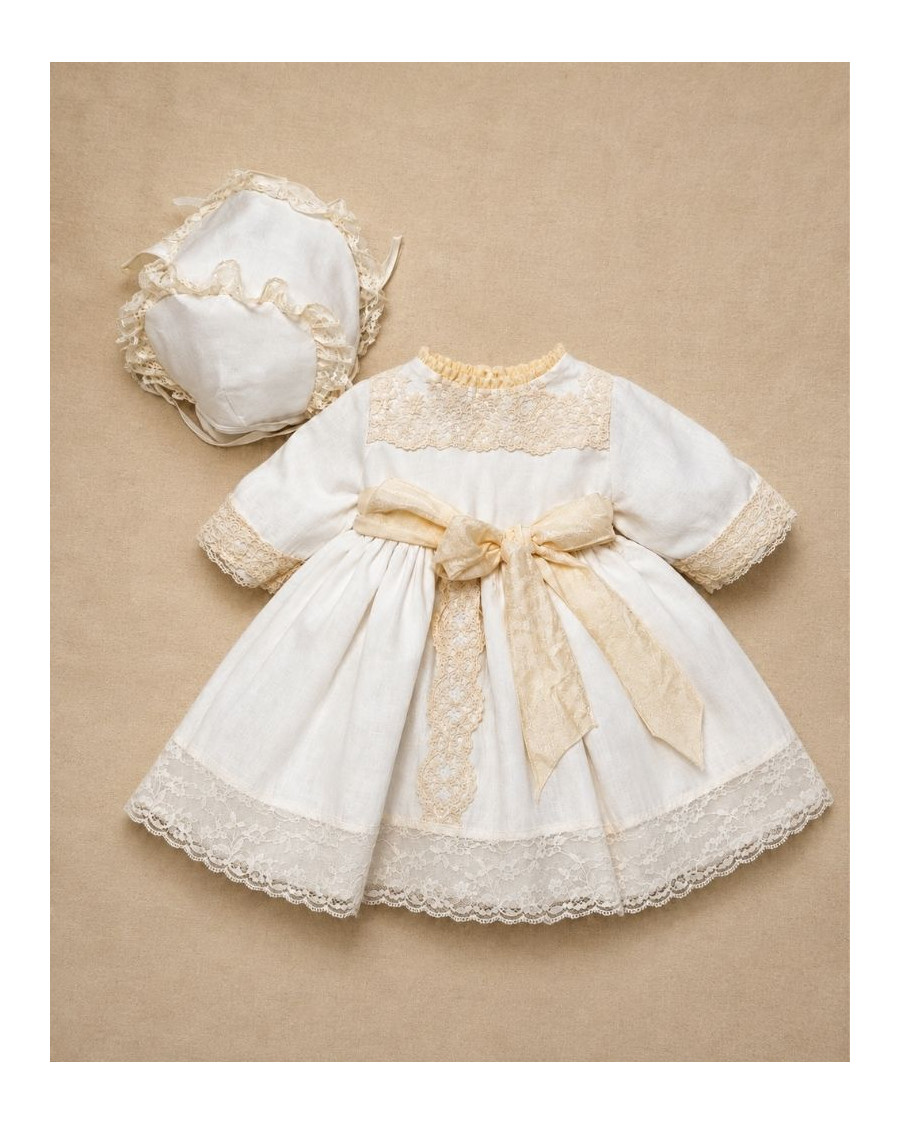 Vestido crudo puntilla y capota