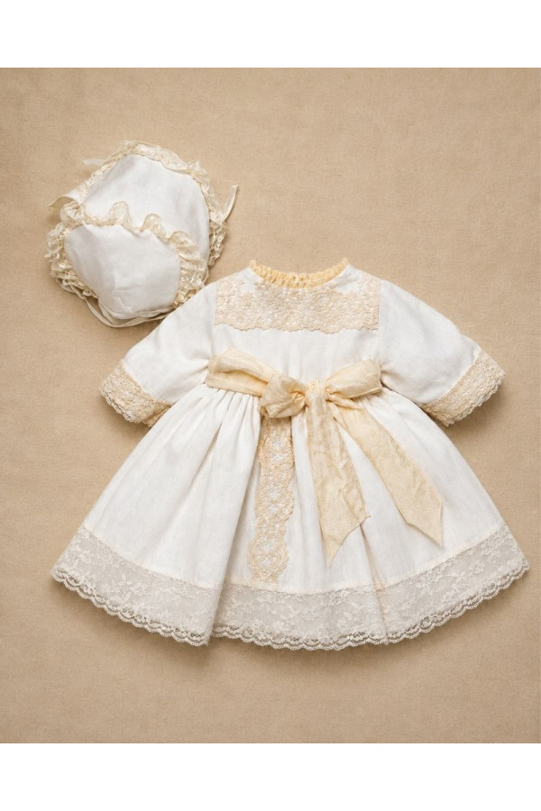 Vestido crudo puntilla y capota