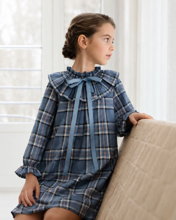 Vestido escocés azul con lazo
