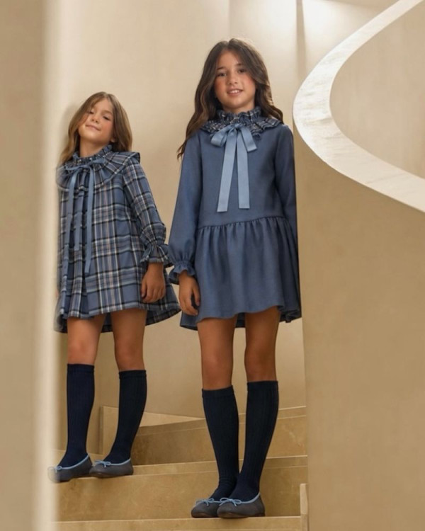 Vestido azul con cuello...