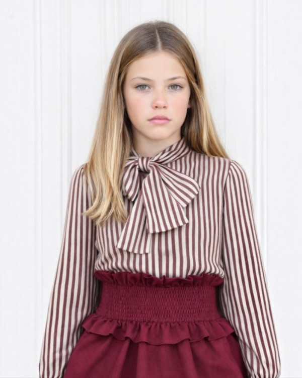 Conjunto falda burdeos...