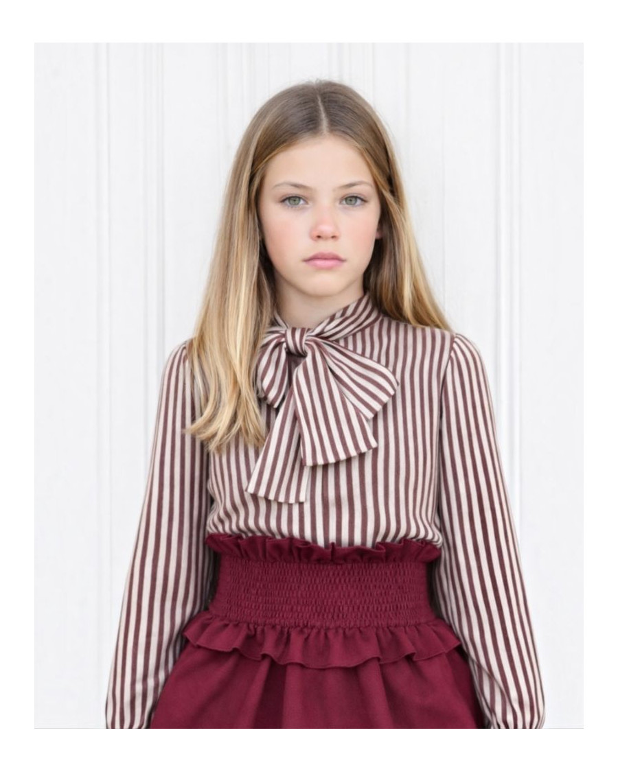 Conjunto falda burdeos camisa rayas