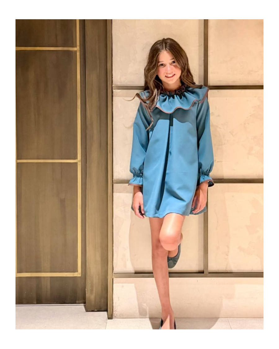 Vestido azul cuello