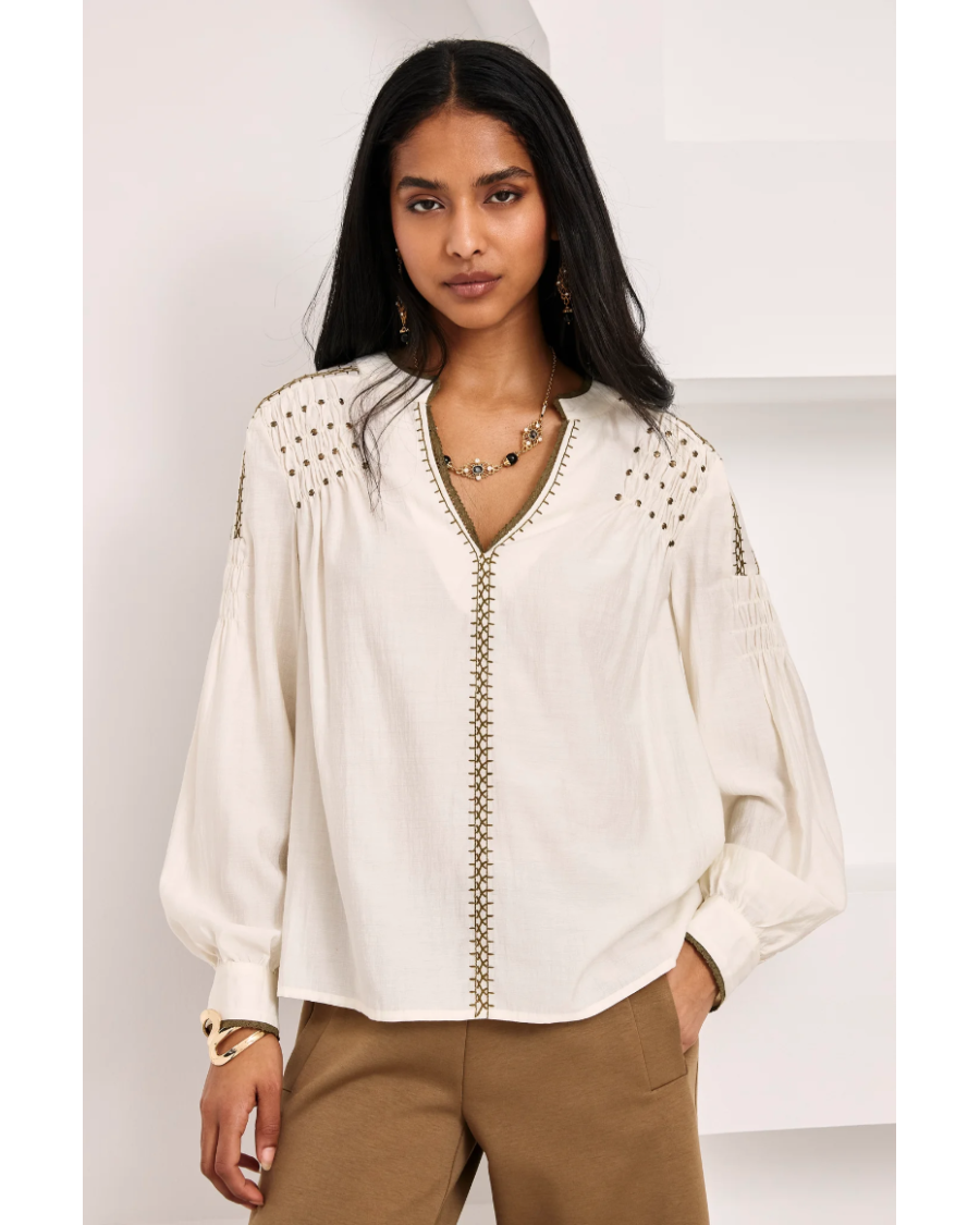 Blusa nido de abeja con tachas