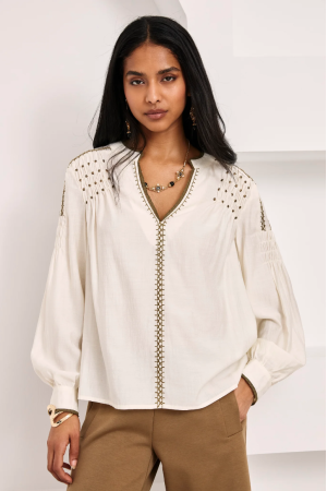 Blusa nido de abeja con tachas