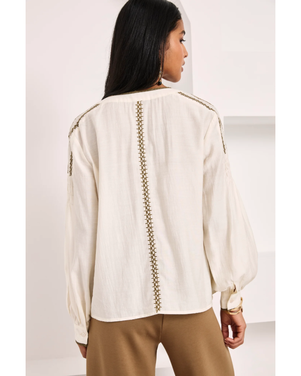 Blusa nido de abeja con tachas