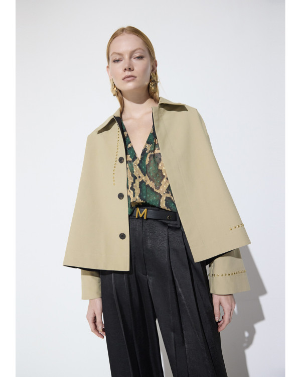 Chaqueta tipo trench corto...