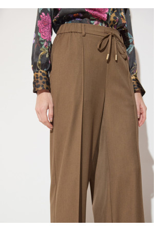 Pantalón fit paris marrón con goma cinturilla