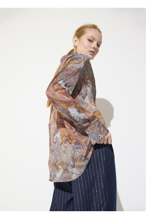 Camisa regular estampada con piping a contraste