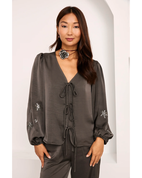 Blusa con apliques pedrería...