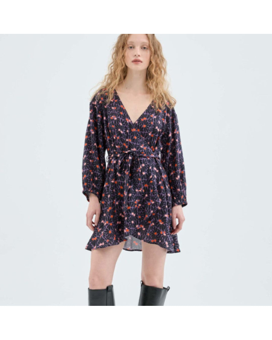 Vestido corto cruzado con estampado floral morado