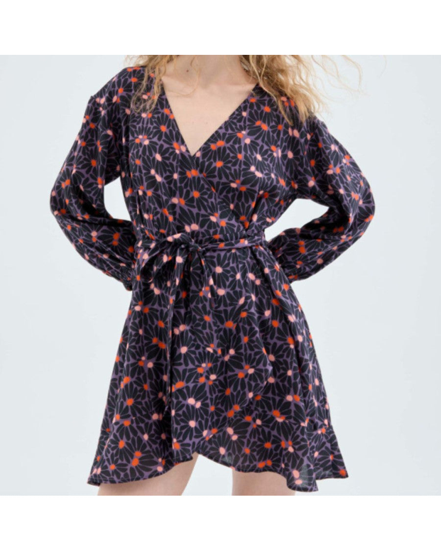 Vestido corto cruzado con estampado floral morado
